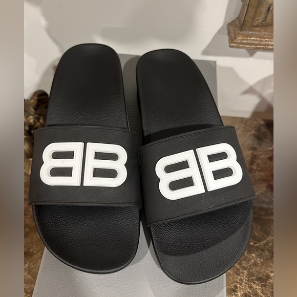 Women size 37 - Picture 1 of 3